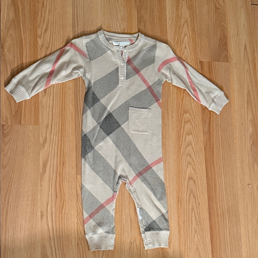 Burberry Checkered Kids Footie in Cream and Gray